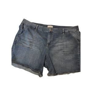 Lane Bryant Mid Rise Girlfriend Short Flex magic Waistband 24 Casual Lightweight